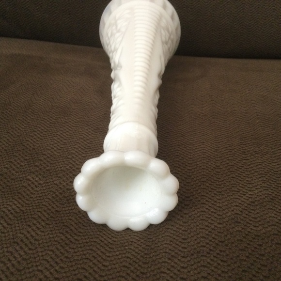 Vintage Milk glass bud vases - Picture 8 of 11
